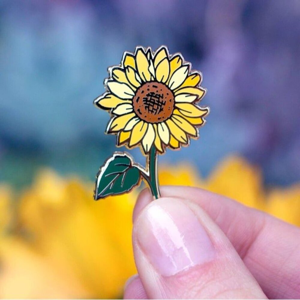 Sunflower Enamel Pin - Gold Plated‎ Nature & Flower Jewelry - Floral Brooch - Picture 4 of 4